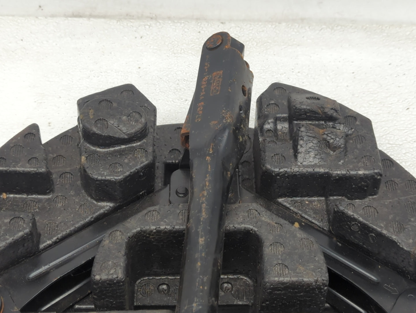 2015 Ford Focus Spare Scissor Car Jack 1057335 - Oemusedautoparts1.com