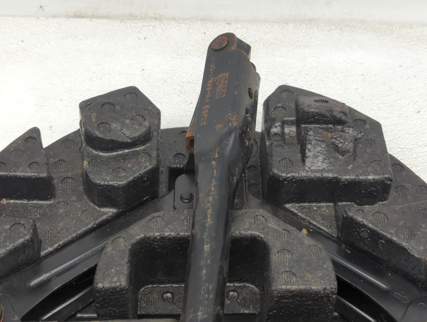 2015 Ford Focus Spare Scissor Car Jack 1057335 - Oemusedautoparts1.com
