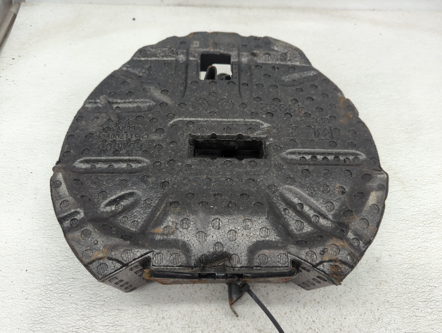 2015 Ford Focus Spare Scissor Car Jack 1057335 - Oemusedautoparts1.com