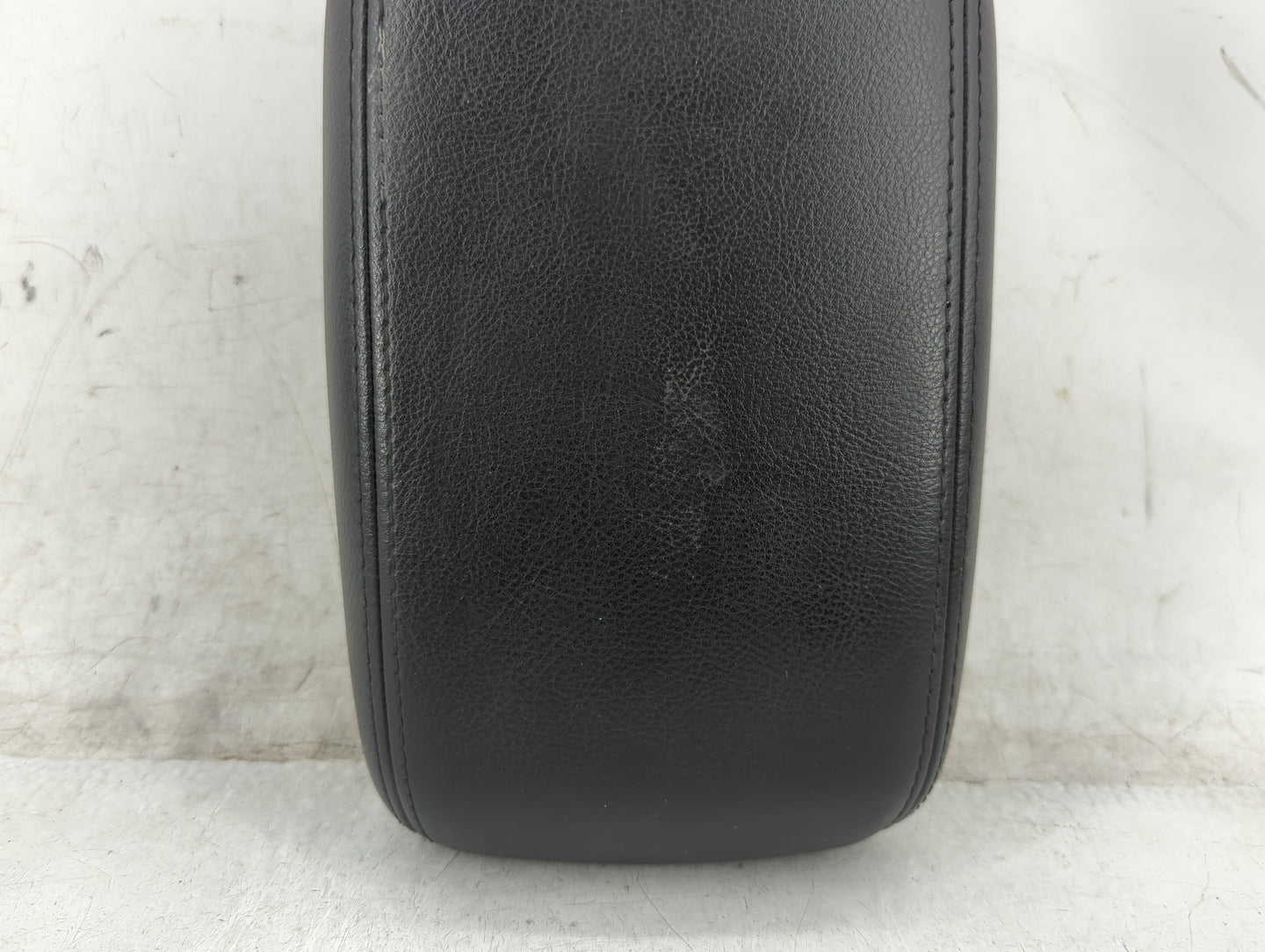 2012-2014 Ford Focus Center Console Armrest Cover Lid Fits Fits 2012 2013 2014 OEM Used Auto Parts - Oemusedautoparts1.com
