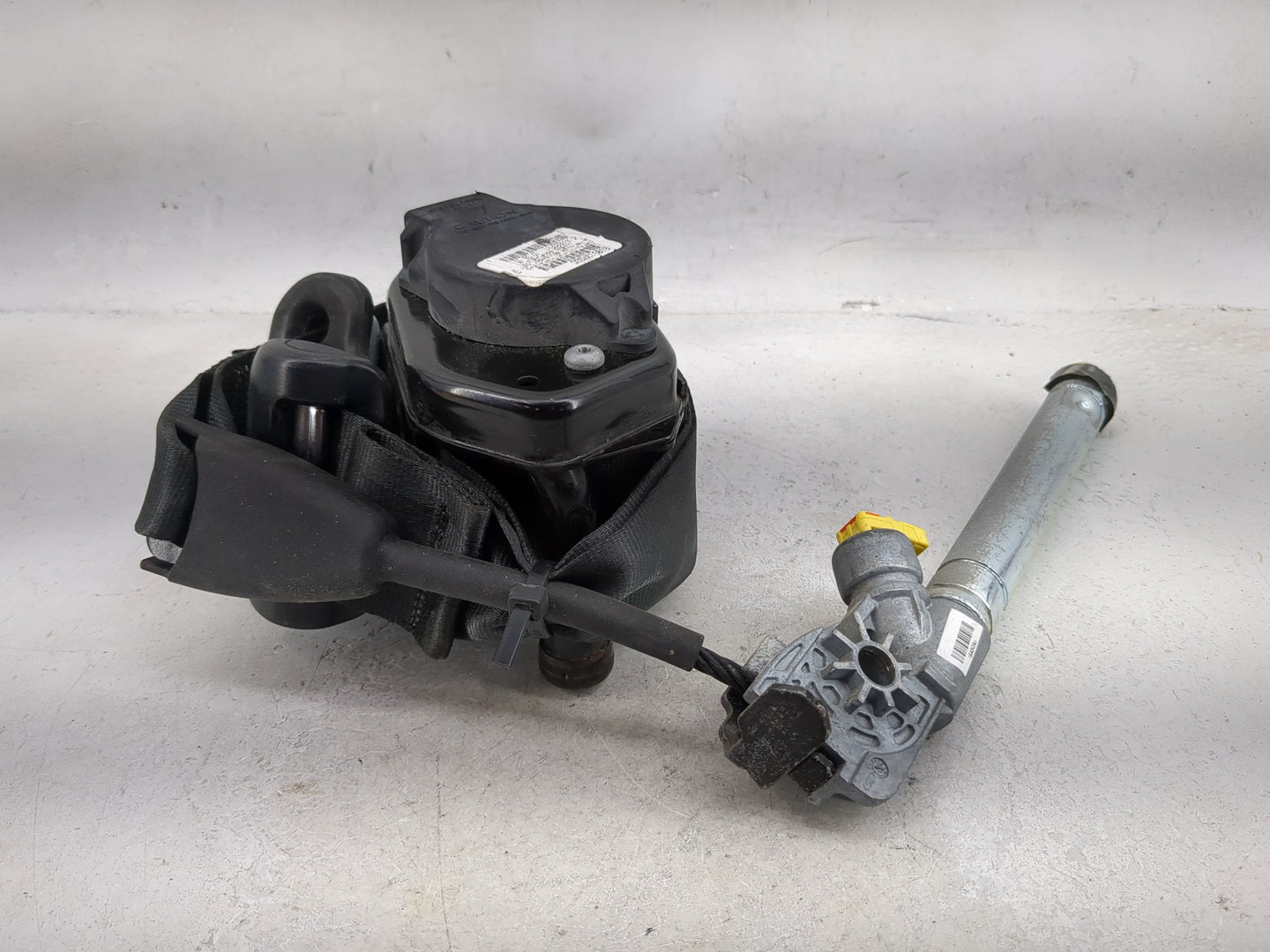 2013-2015 Ford Focus Drvier Front Seatbelt Retractor 1059998 - Oemusedautoparts1.com