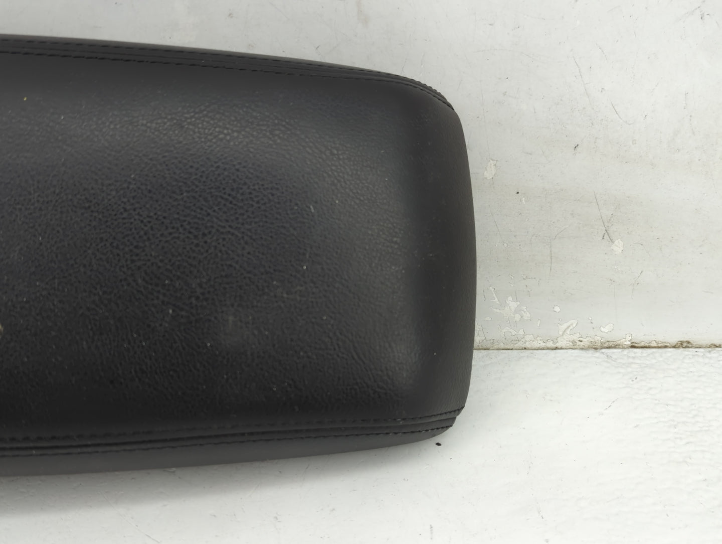 2012-2014 Ford Focus Center Console Armrest Cover Lid Fits Fits 2012 2013 2014 OEM Used Auto Parts - Oemusedautoparts1.com