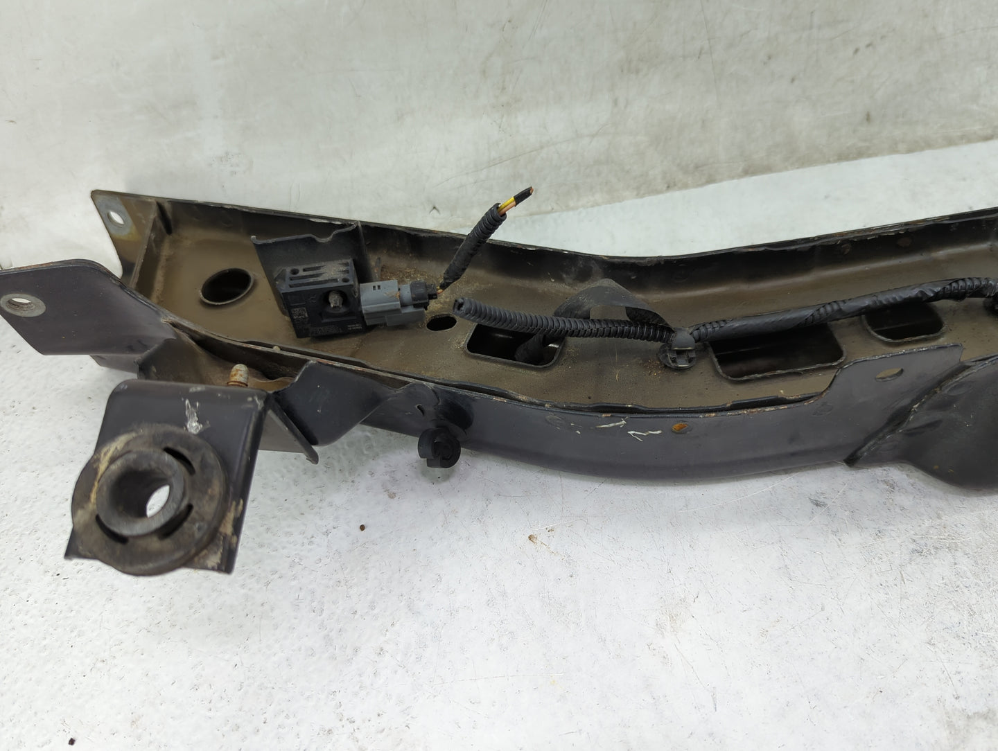 2008-2011 Ford Focus Radiator Support Oem 1311795 - Oemusedautoparts1.com