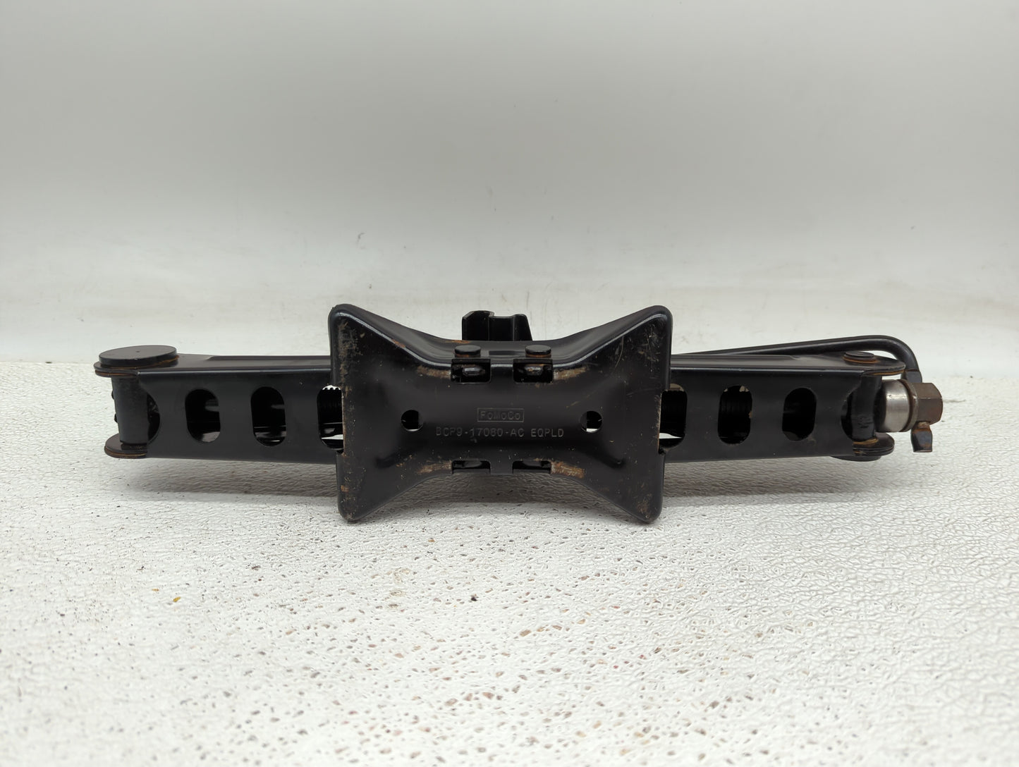2013 Ford Focus Spare Scissor Car Jack - Oemusedautoparts1.com
