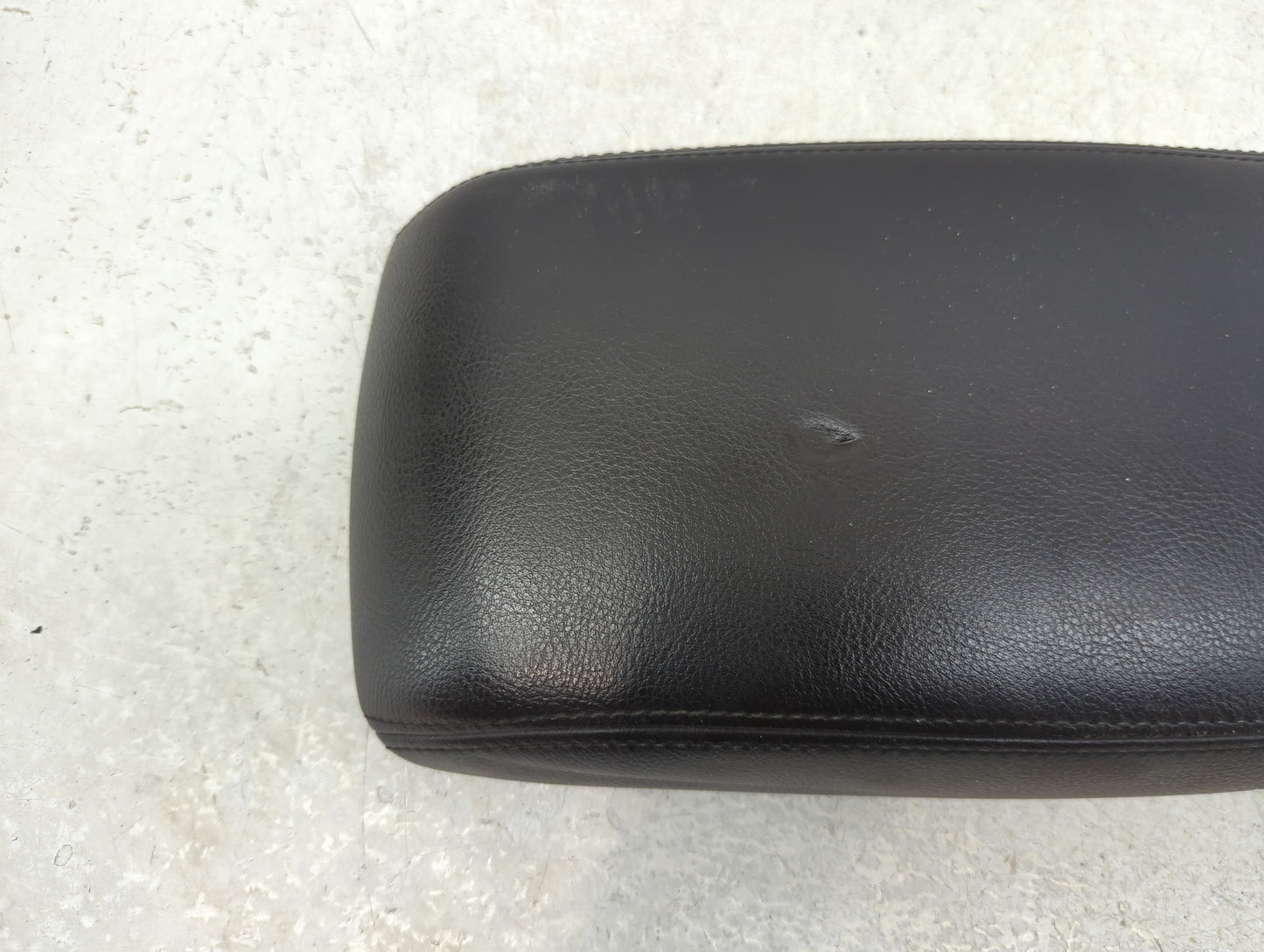 2012-2014 Ford Focus Center Console Armrest Cover Lid Fits Fits 2012 2013 2014 OEM Used Auto Parts - Oemusedautoparts1.com