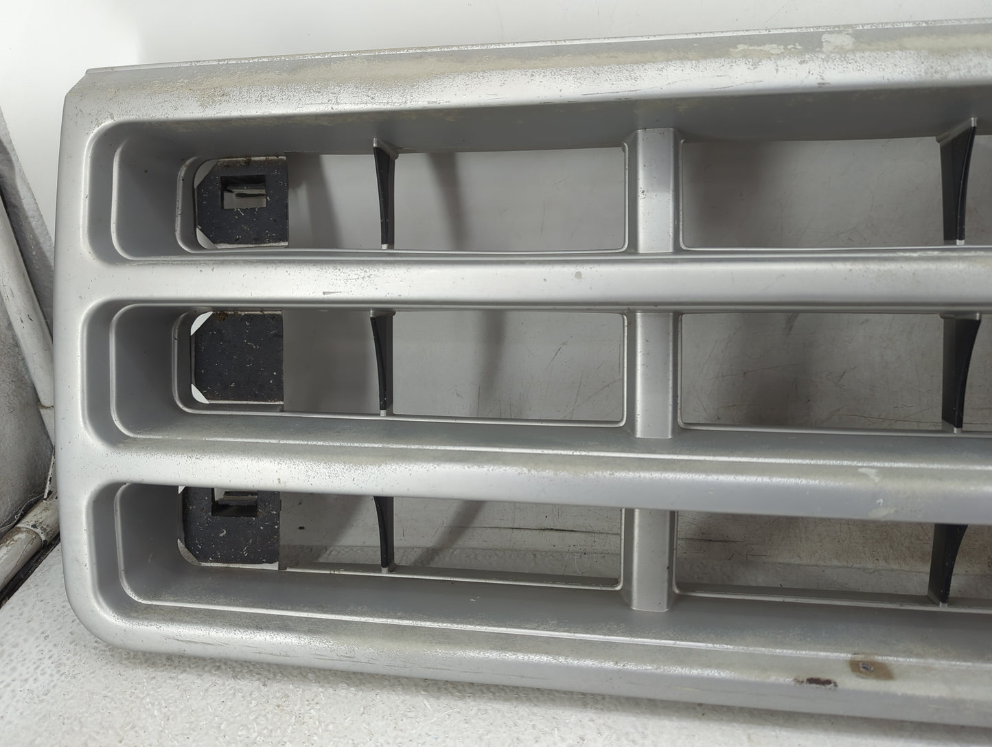 1989 Ford Ford F250 Pickup Front Grille Bumper Not Included - Oemusedautoparts1.com