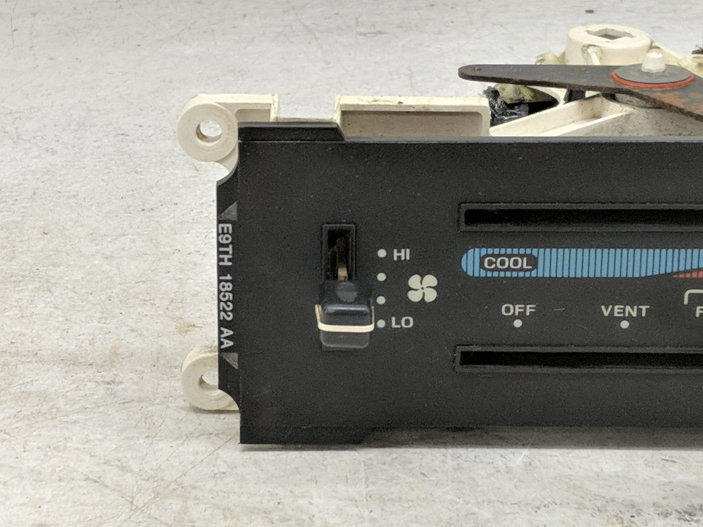 0 Ford Ford F250 Pickup Climate Control Module Temperature AC/Heater Replacement Fits OEM Used Auto Parts - Oemusedautoparts