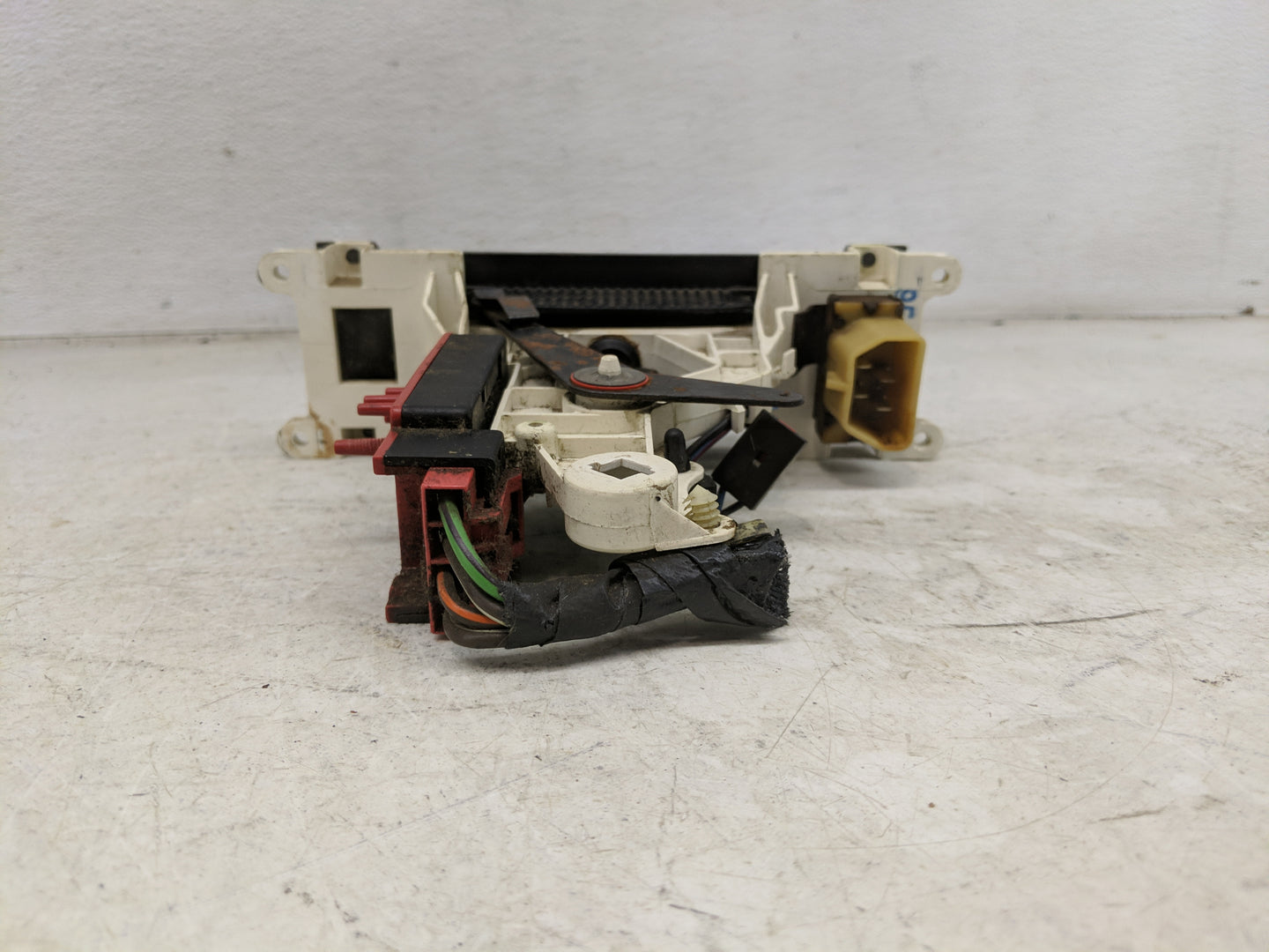 0 Ford Ford F250 Pickup Climate Control Module Temperature AC/Heater Replacement Fits OEM Used Auto Parts - Oemusedautoparts