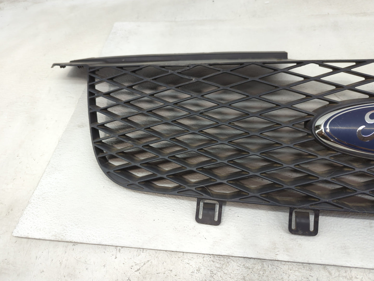 2005-2007 Ford Freestyle Front Grille Bumper Not Included - Oemusedautoparts1.com