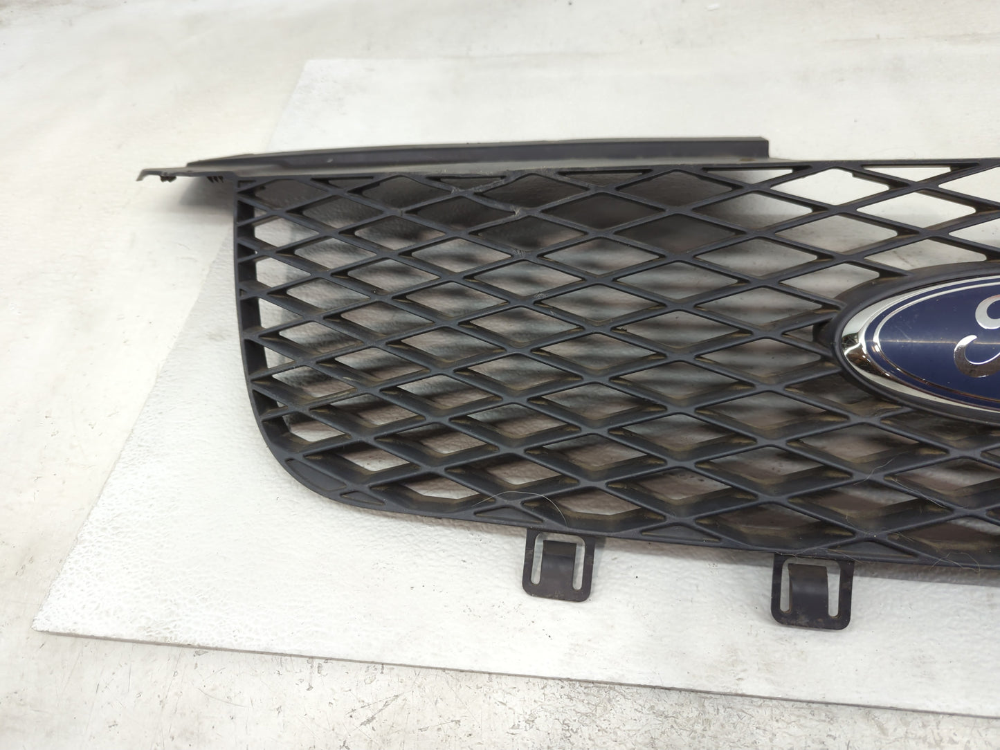 2005-2007 Ford Freestyle Front Grille Bumper Not Included - Oemusedautoparts1.com