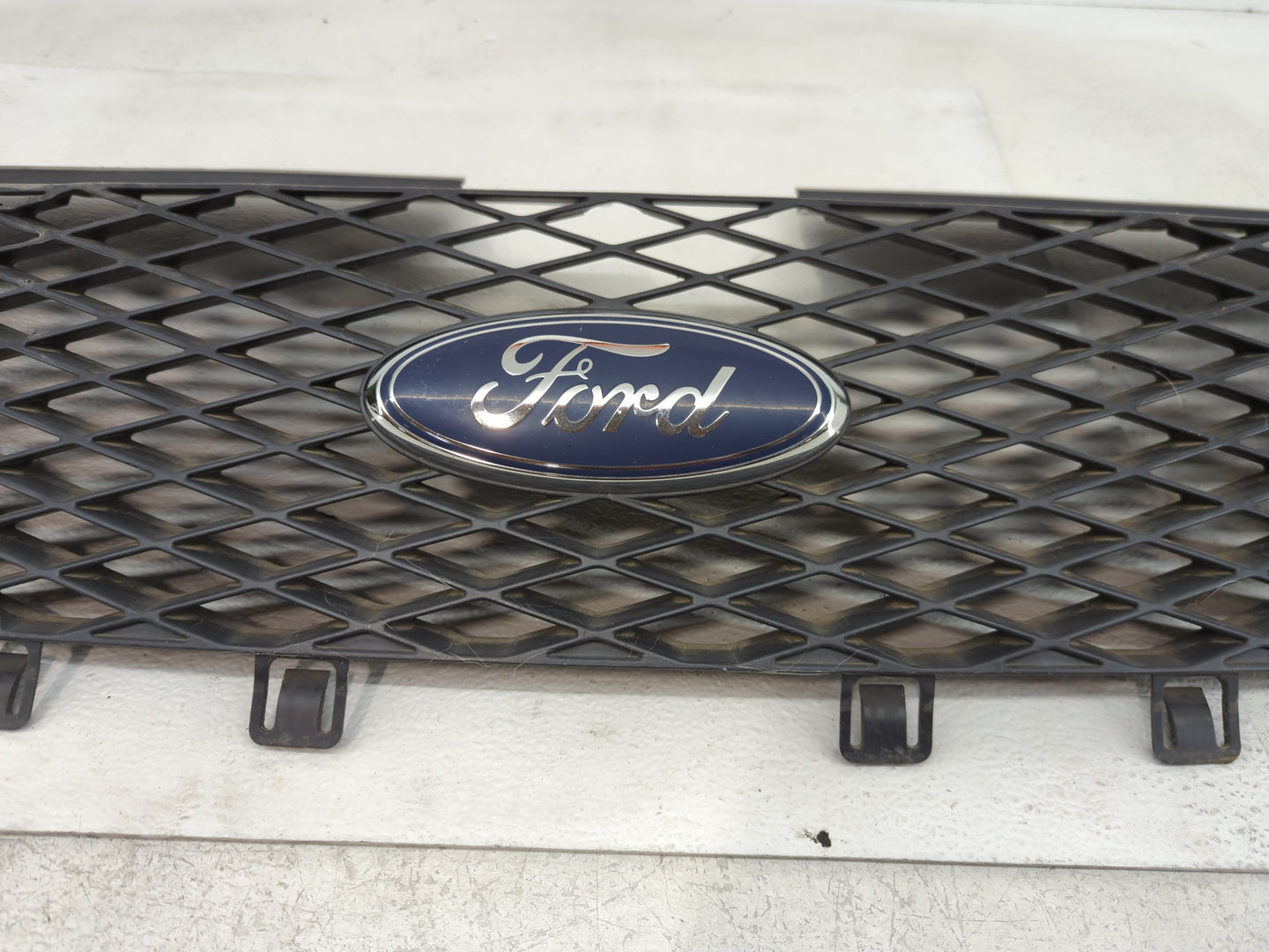 2005-2007 Ford Freestyle Front Grille Bumper Not Included - Oemusedautoparts1.com