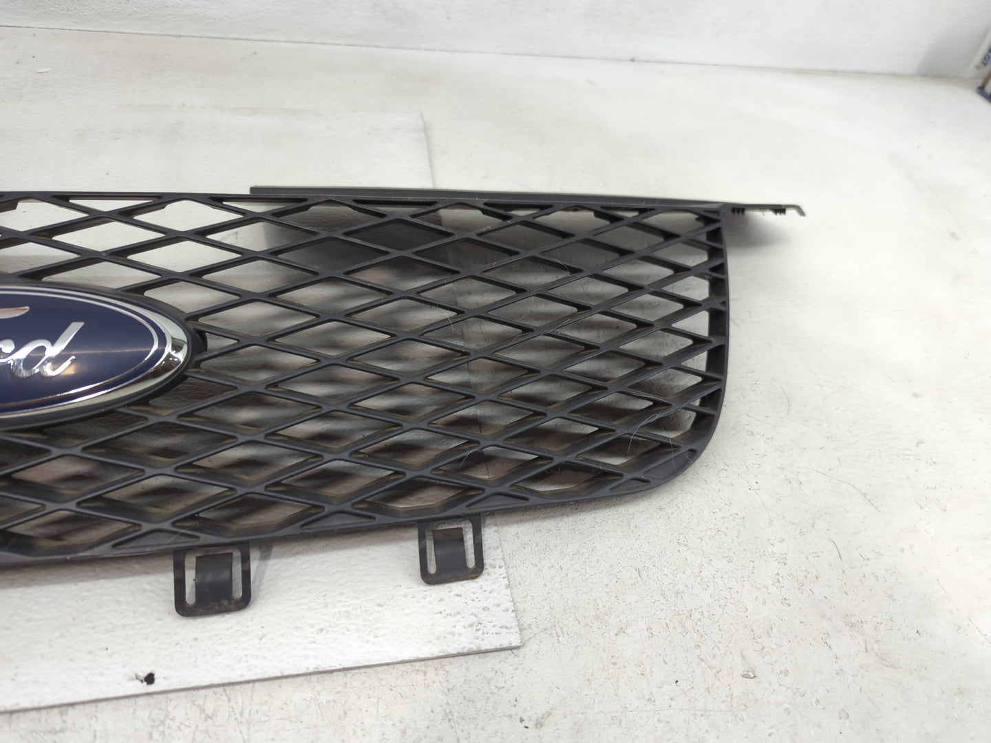 2005-2007 Ford Freestyle Front Grille Bumper Not Included - Oemusedautoparts1.com