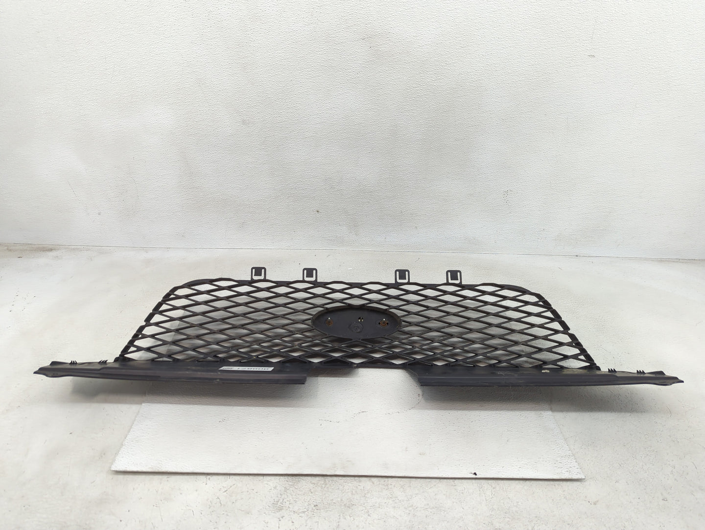 2005-2007 Ford Freestyle Front Grille Bumper Not Included - Oemusedautoparts1.com