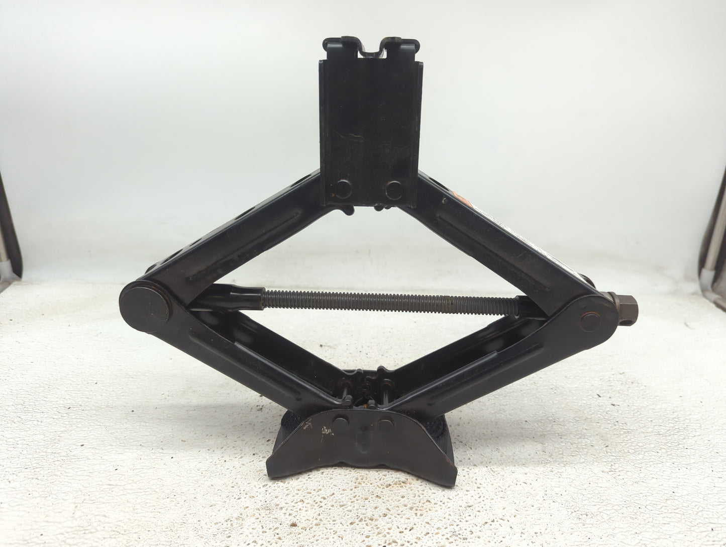2015 Ford Fusion Spare Scissor Car Jack 1057807 - Oemusedautoparts1.com