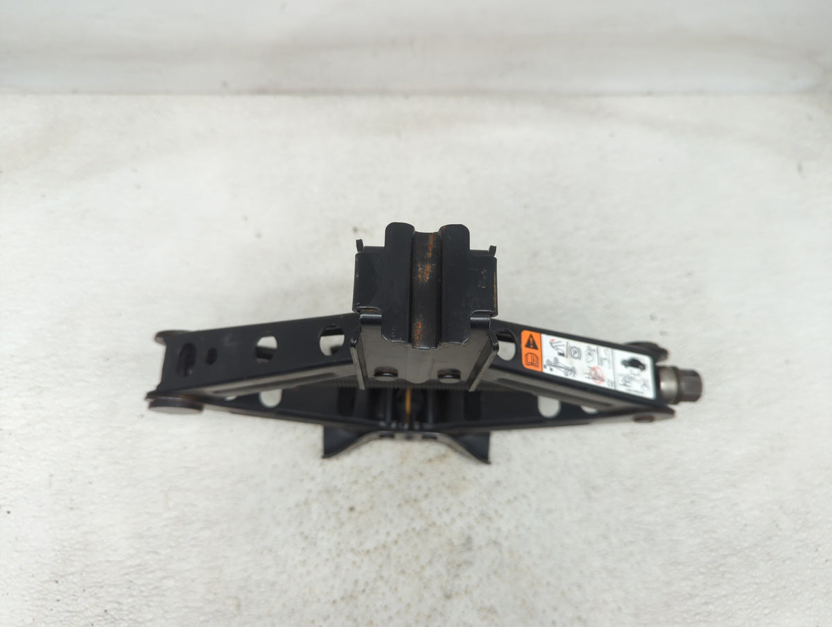 2015 Ford Fusion Spare Scissor Car Jack 1057807 - Oemusedautoparts1.com