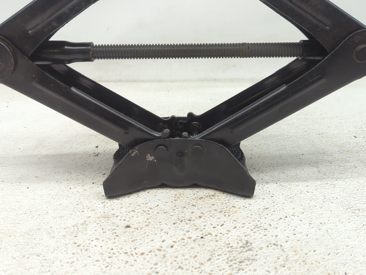 2015 Ford Fusion Spare Scissor Car Jack 1057807 - Oemusedautoparts1.com