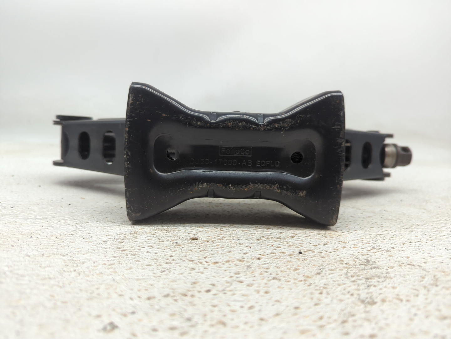 2015 Ford Fusion Spare Scissor Car Jack - Oemusedautoparts1.com