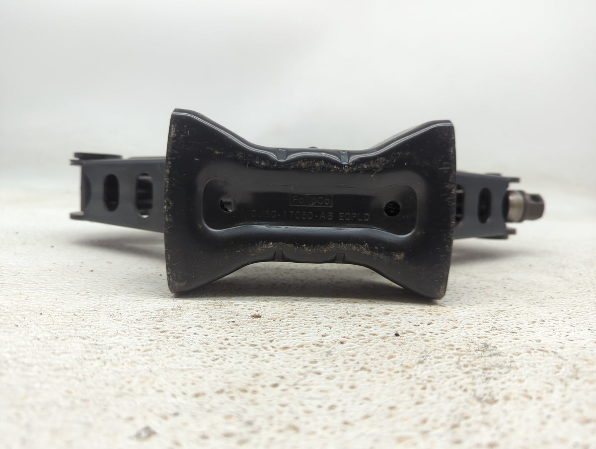 2015 Ford Fusion Spare Scissor Car Jack 1057807 - Oemusedautoparts1.com