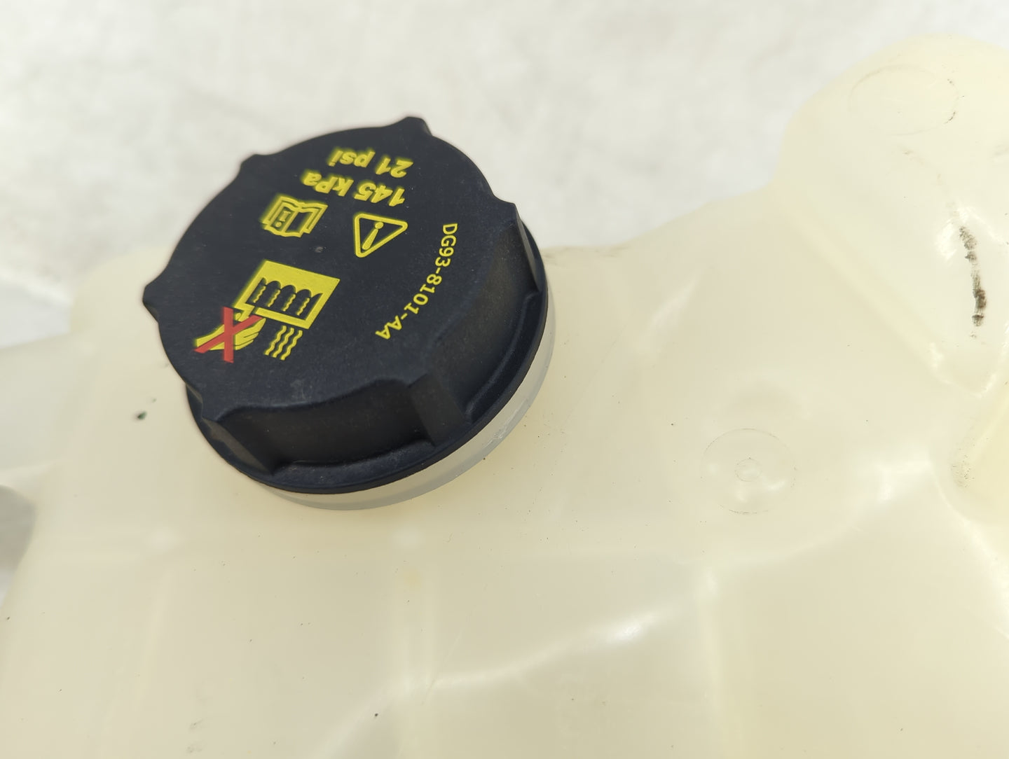 2013-2016 Ford Fusion Radiator Coolant Overflow Expansion Tank Bottle 1057914 - Oemusedautoparts1.com