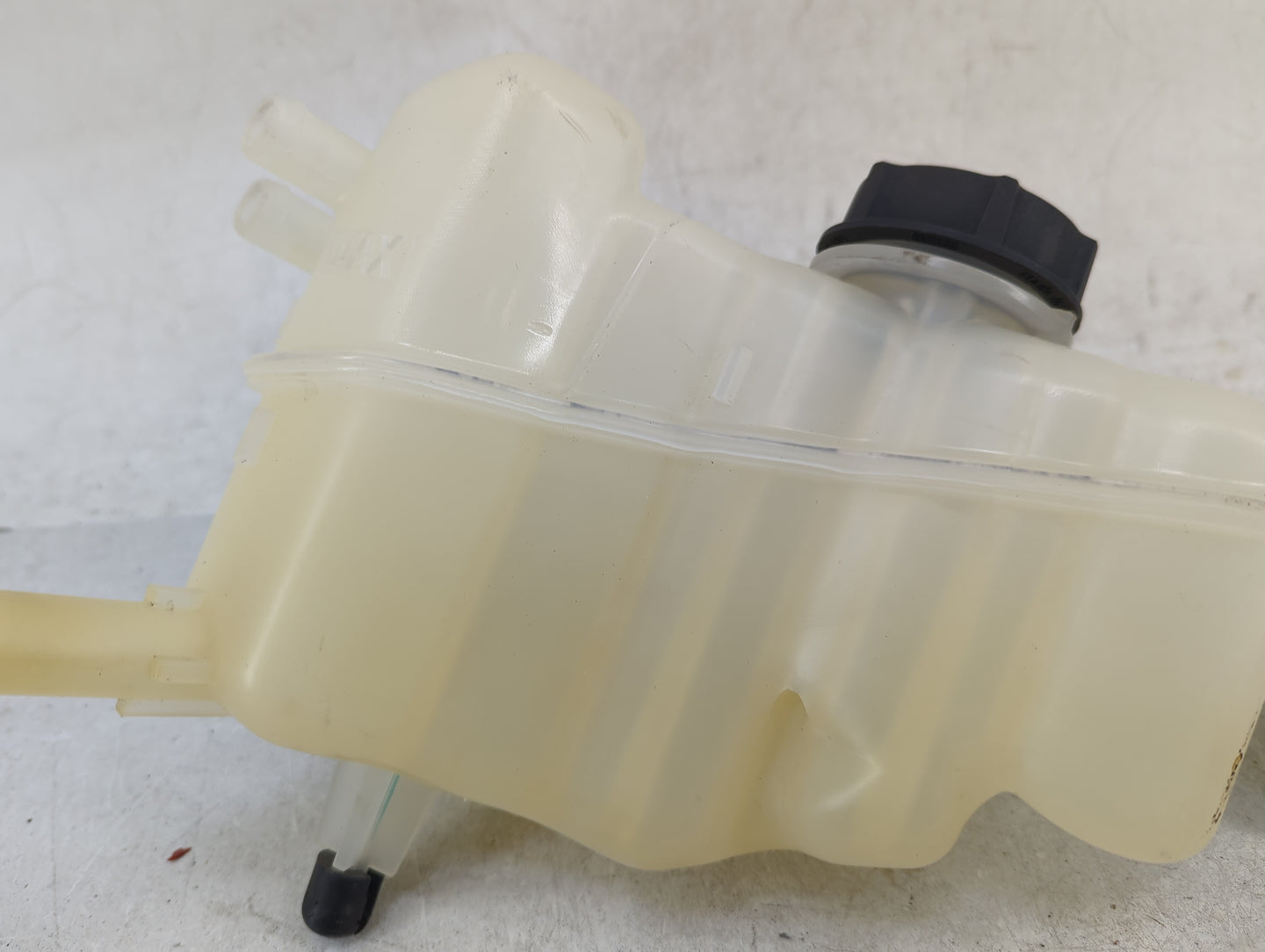 2013-2016 Ford Fusion Radiator Coolant Overflow Expansion Tank Bottle 1057914 - Oemusedautoparts1.com