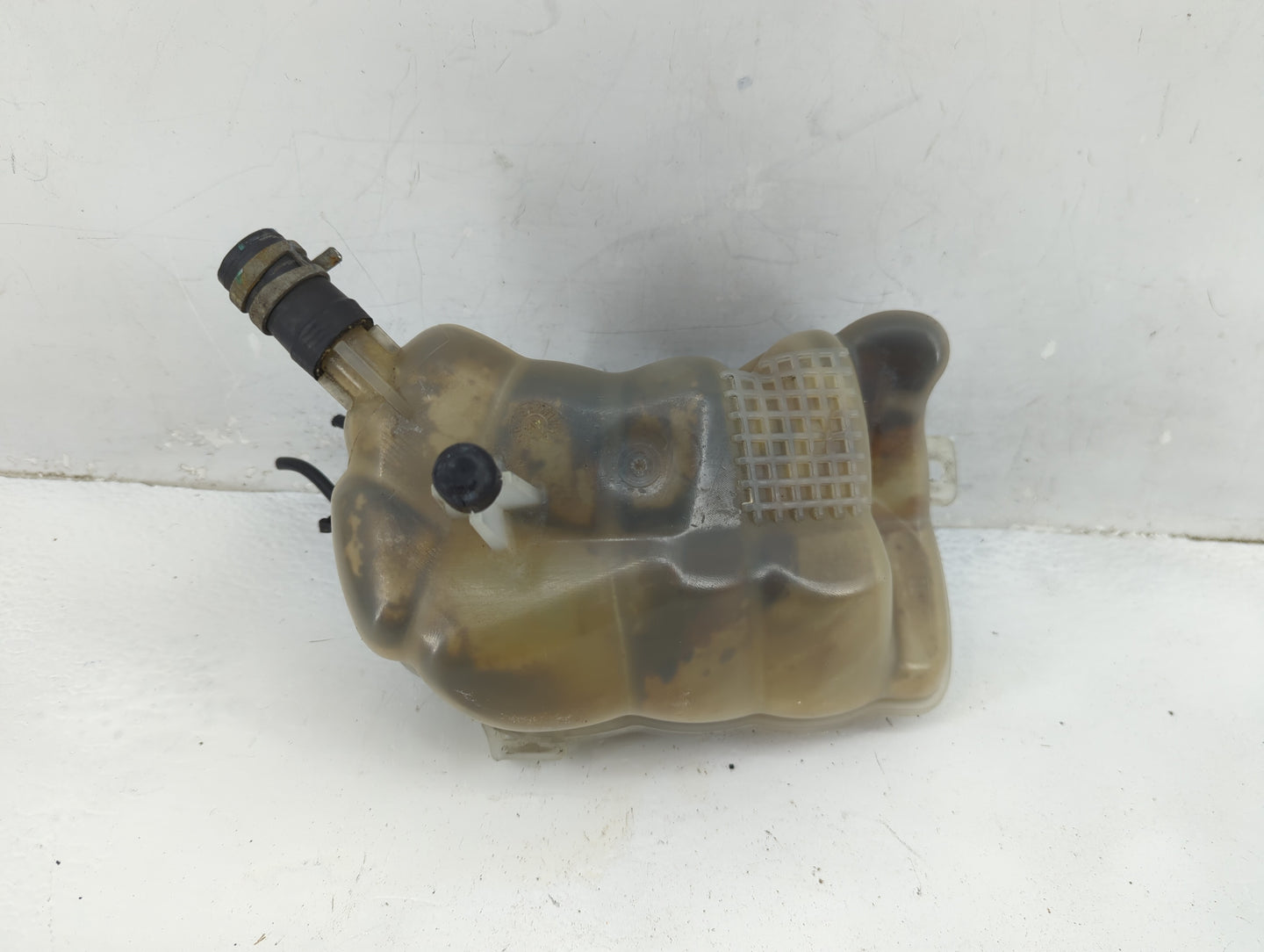 2017-2020 Ford Fusion Radiator Coolant Overflow Expansion Tank Bottle 1062647 - Oemusedautoparts1.com