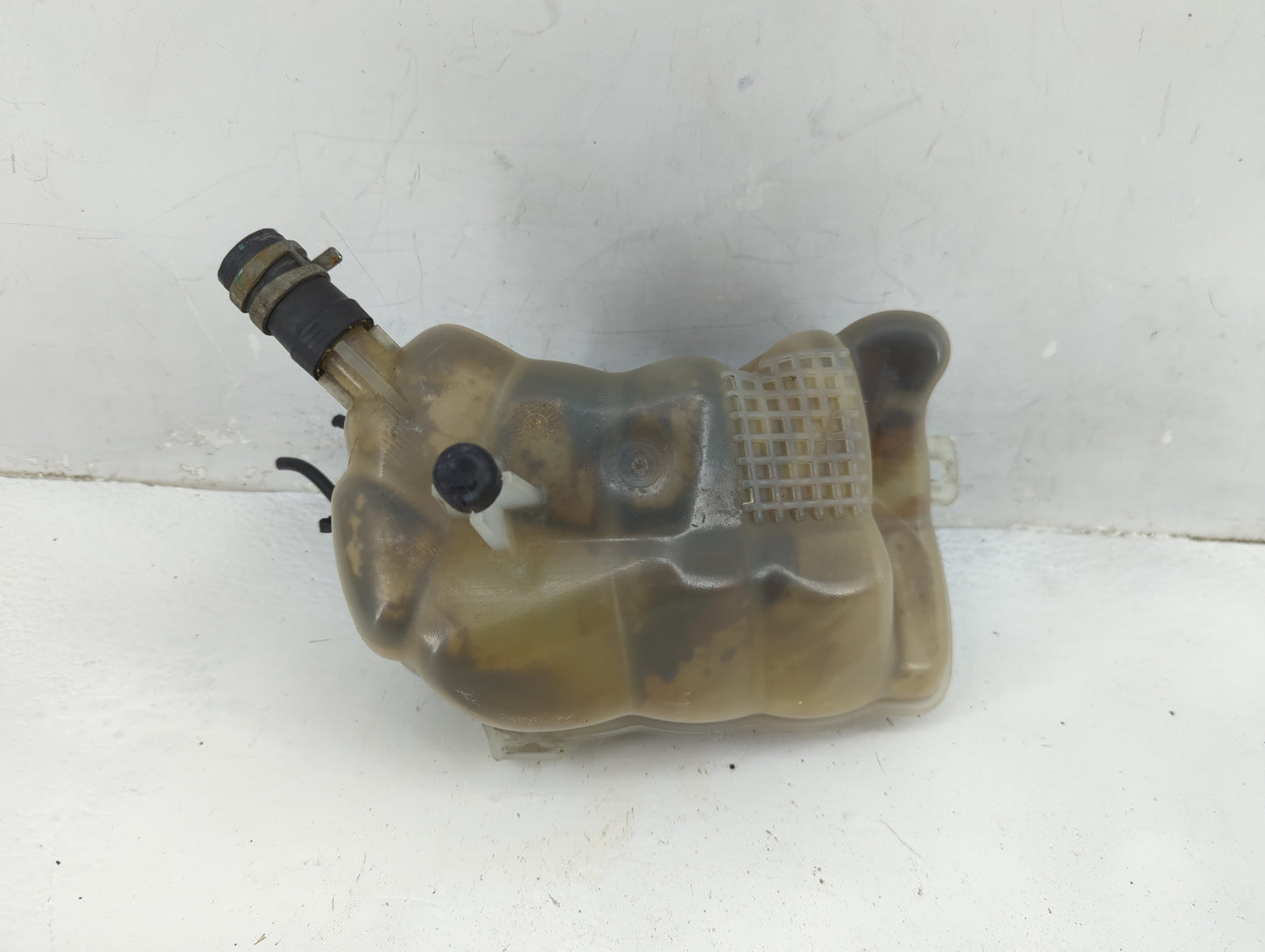2017-2020 Ford Fusion Radiator Coolant Overflow Expansion Tank Bottle 1062647 - Oemusedautoparts1.com