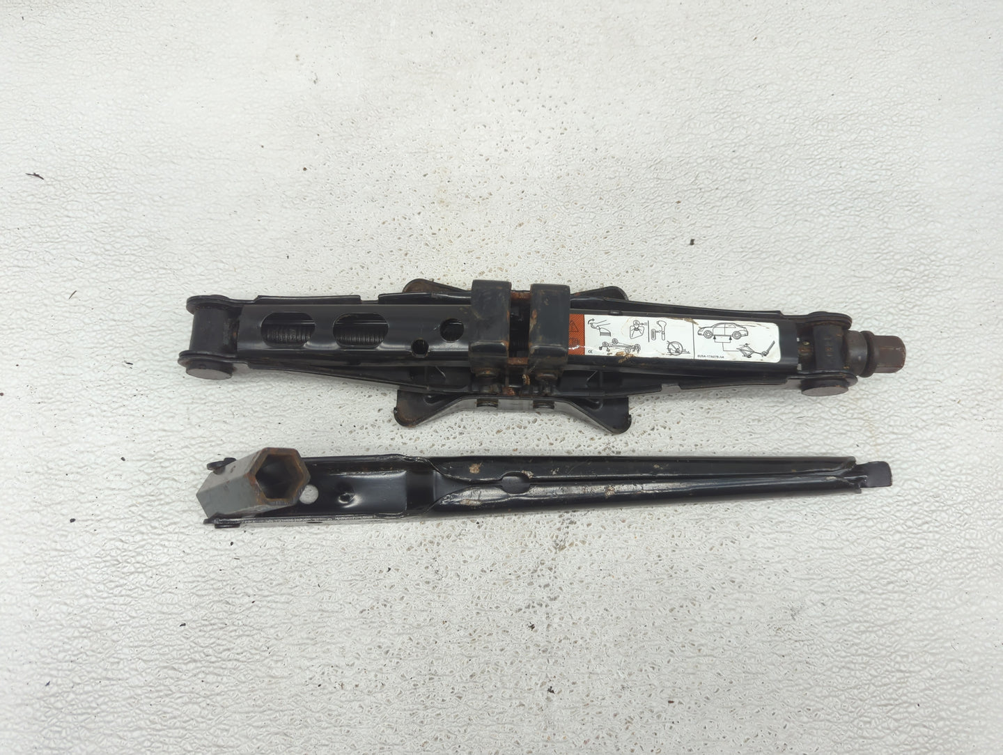 2011 Ford Fusion Spare Scissor Car Jack 1067250 - Oemusedautoparts1.com
