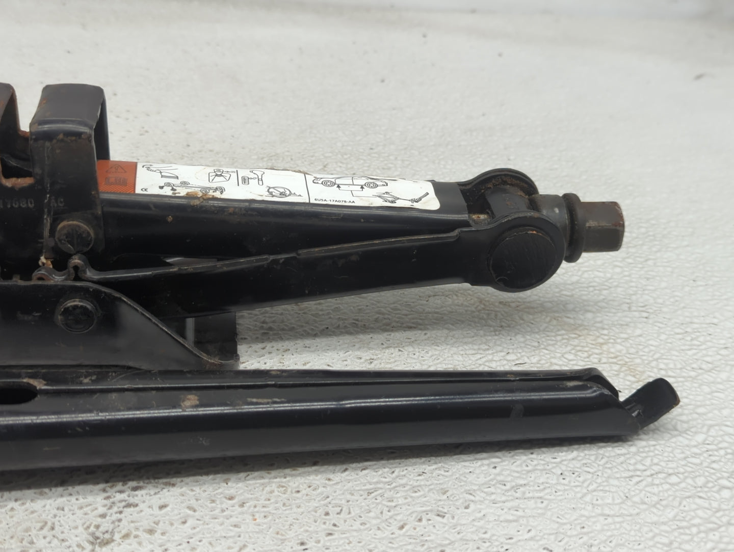 2011 Ford Fusion Spare Scissor Car Jack 1067250 - Oemusedautoparts1.com