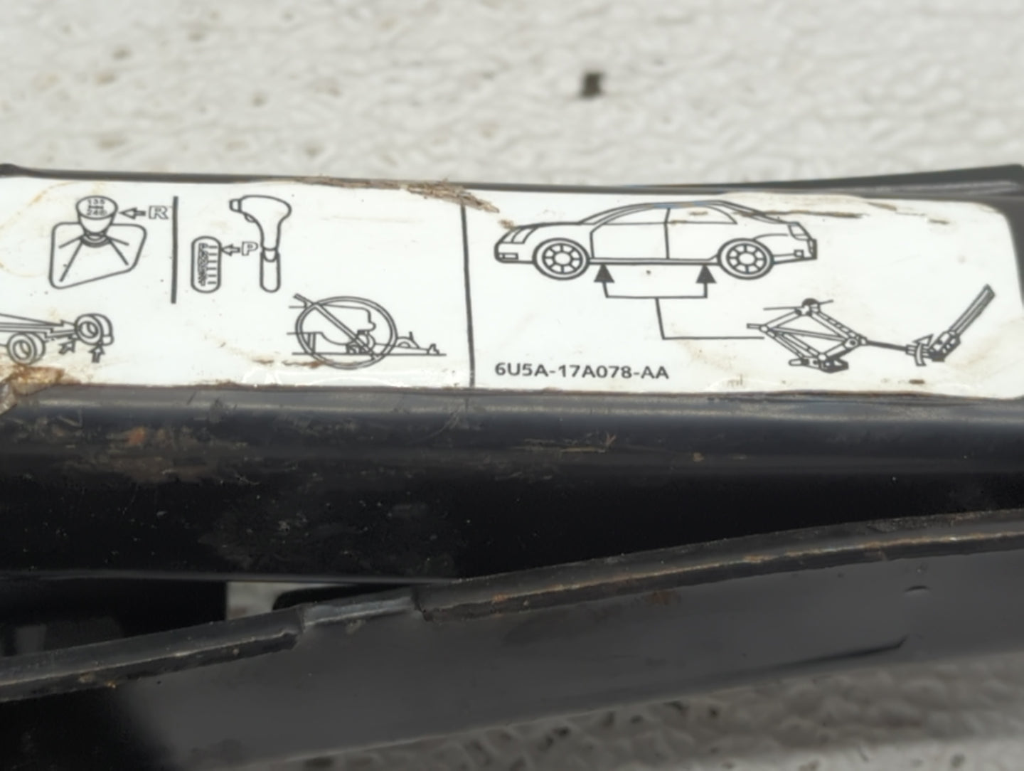 2011 Ford Fusion Spare Scissor Car Jack 1067250 - Oemusedautoparts1.com