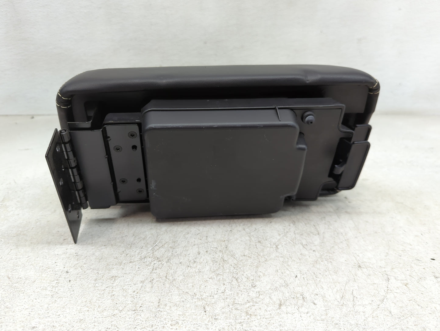 2010-2012 Ford Fusion Center Console Armrest Cover Lid Fits Fits 2010 2011 2012 OEM Used Auto Parts - Oemusedautoparts1.com