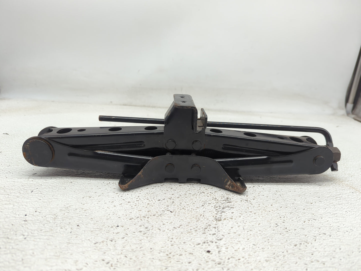 2014 Ford Fusion Spare Scissor Car Jack - Oemusedautoparts1.com