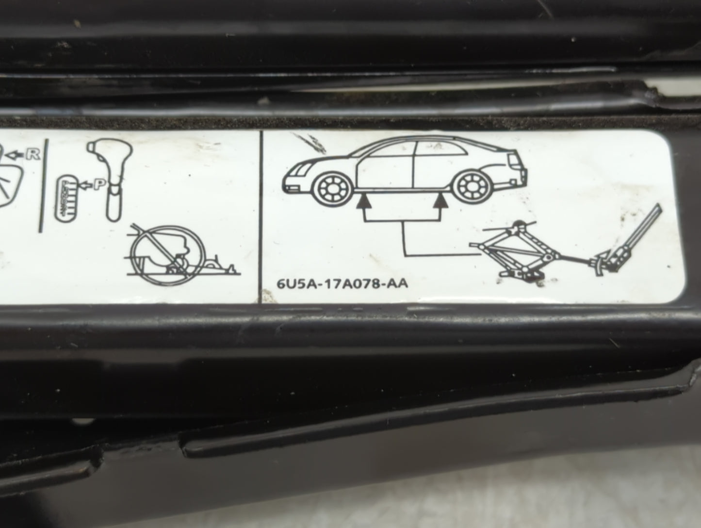 Ford Fusion Spare Scissor Car Jack - Oemusedautoparts1.com