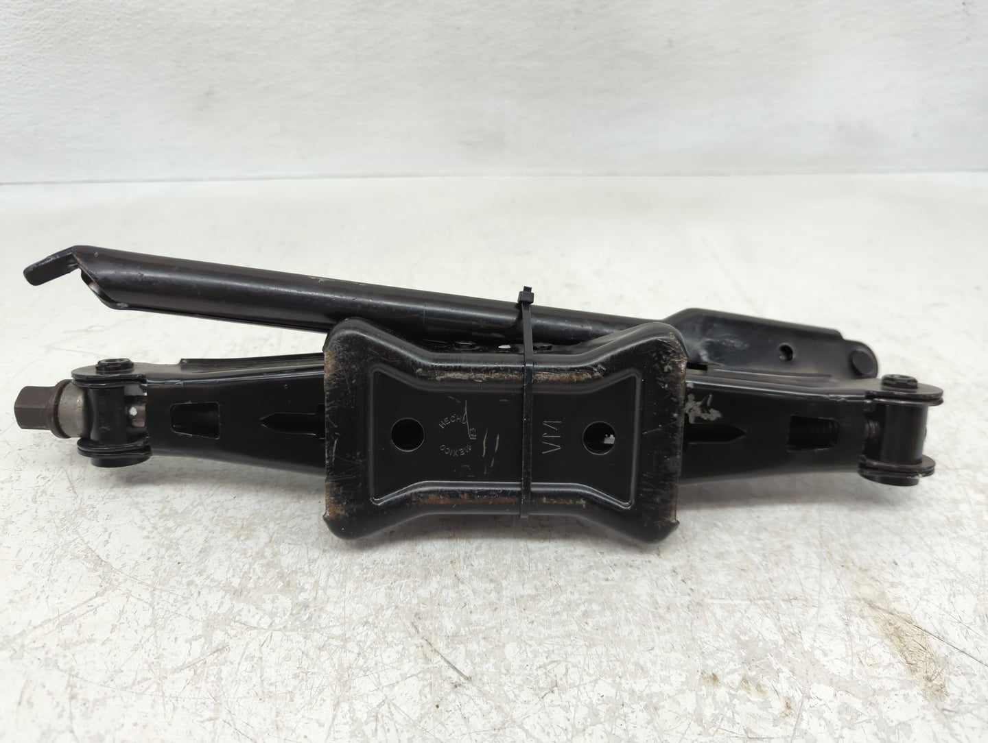 Ford Fusion Spare Scissor Car Jack 1085673 - Oemusedautoparts1.com