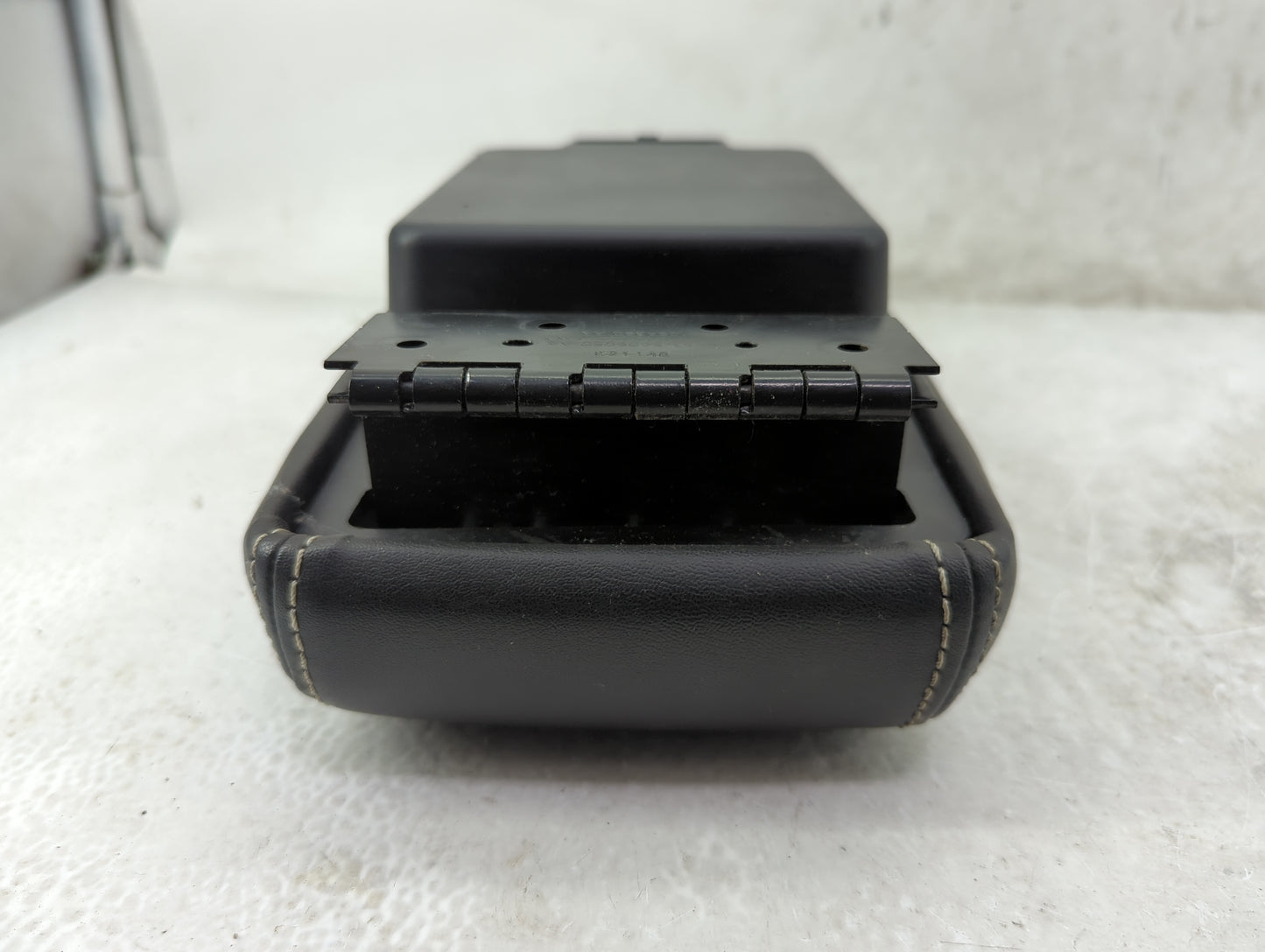 2010-2012 Ford Fusion Center Console Armrest Cover Lid Fits Fits 2010 2011 2012 OEM Used Auto Parts - Oemusedautoparts1.com