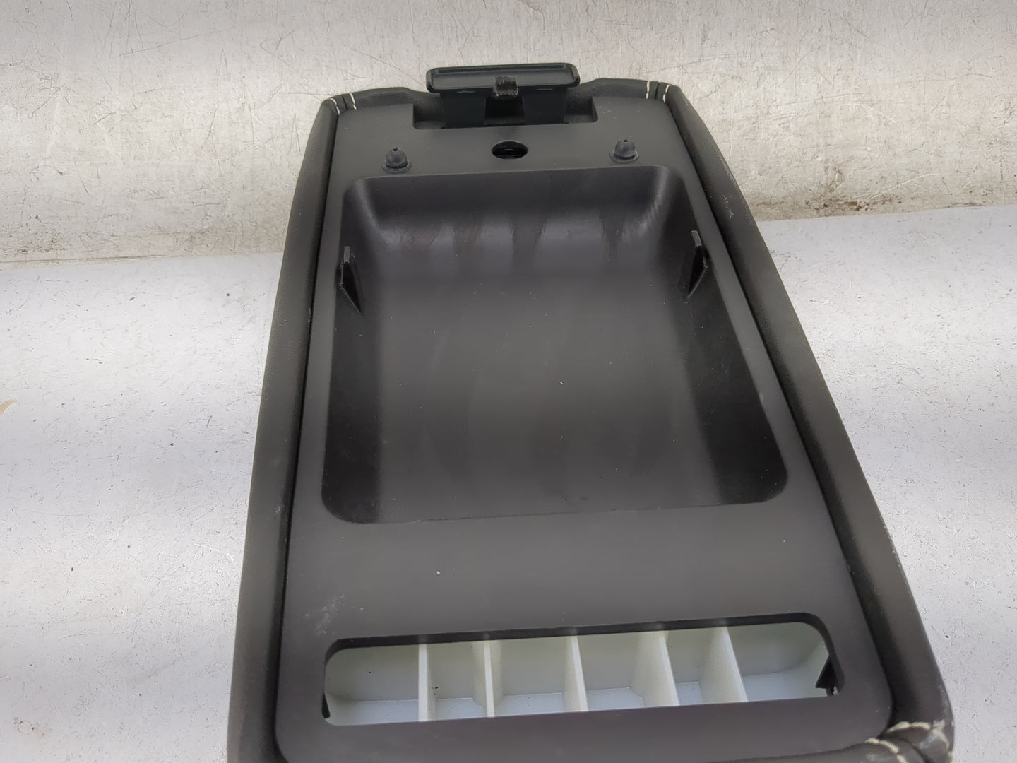 2010-2012 Ford Fusion Center Console Armrest Cover Lid Fits Fits 2010 2011 2012 OEM Used Auto Parts - Oemusedautoparts1.com