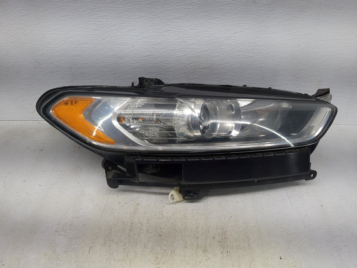 2013-2016 Ford Fusion Passenger Right Oem Head Light Headlight Lamp 5038930 - Oemusedautoparts1.com