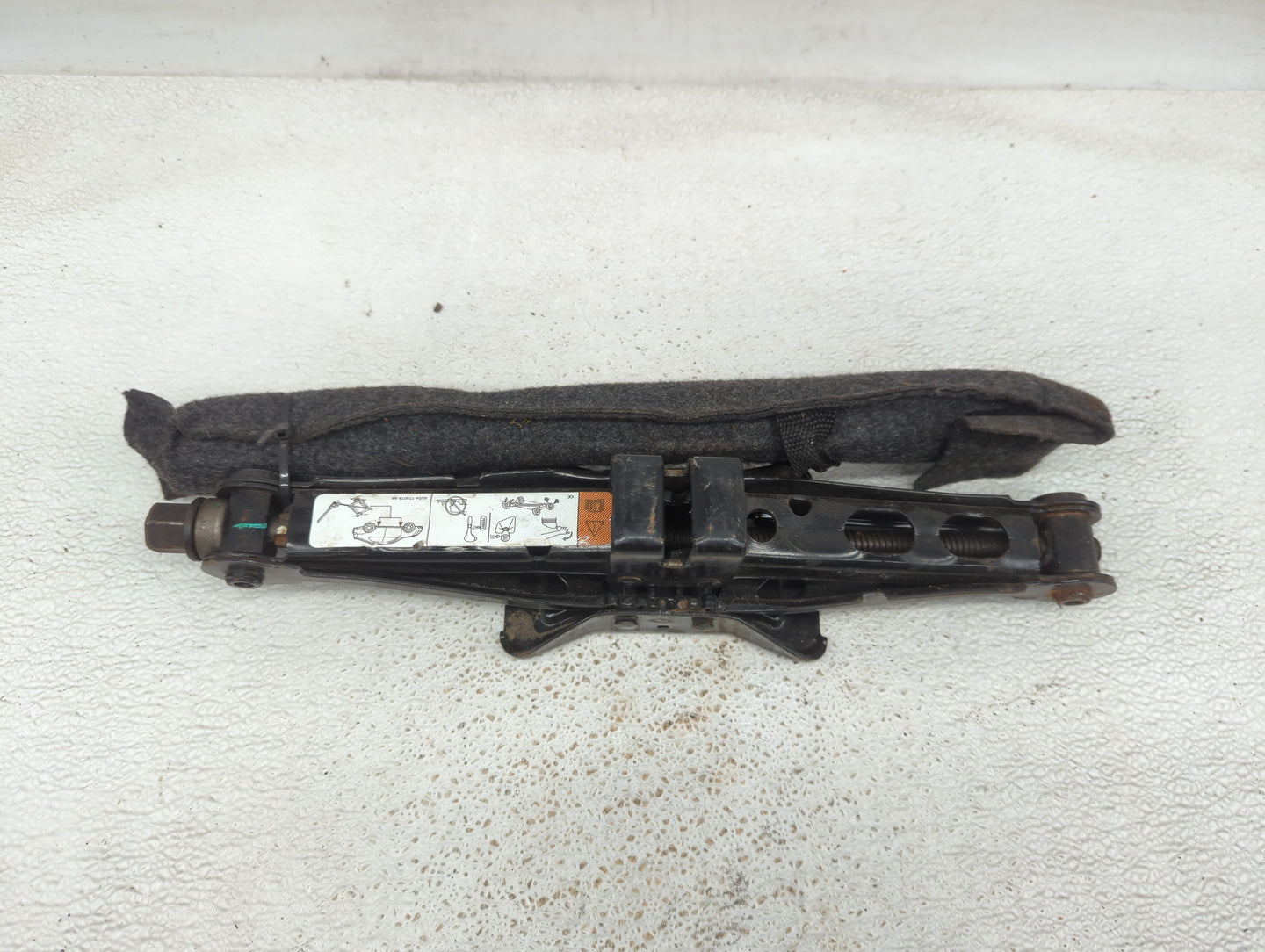 Ford Fusion Spare Scissor Car Jack - Oemusedautoparts1.com