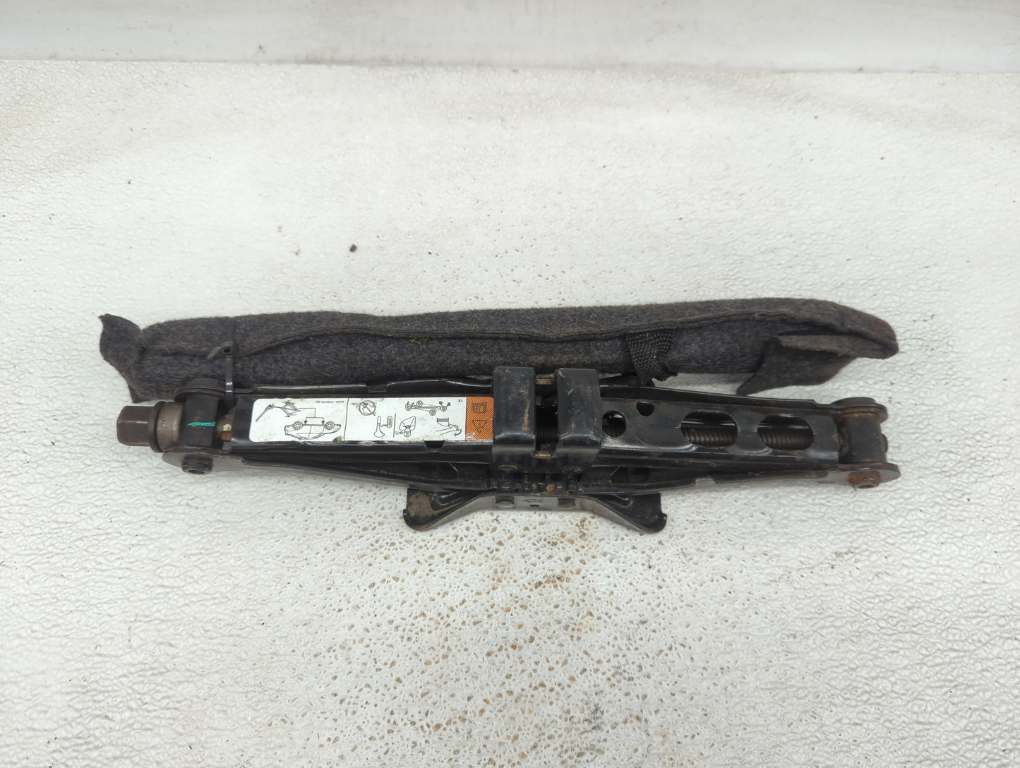 Ford Fusion Spare Scissor Car Jack - Oemusedautoparts1.com