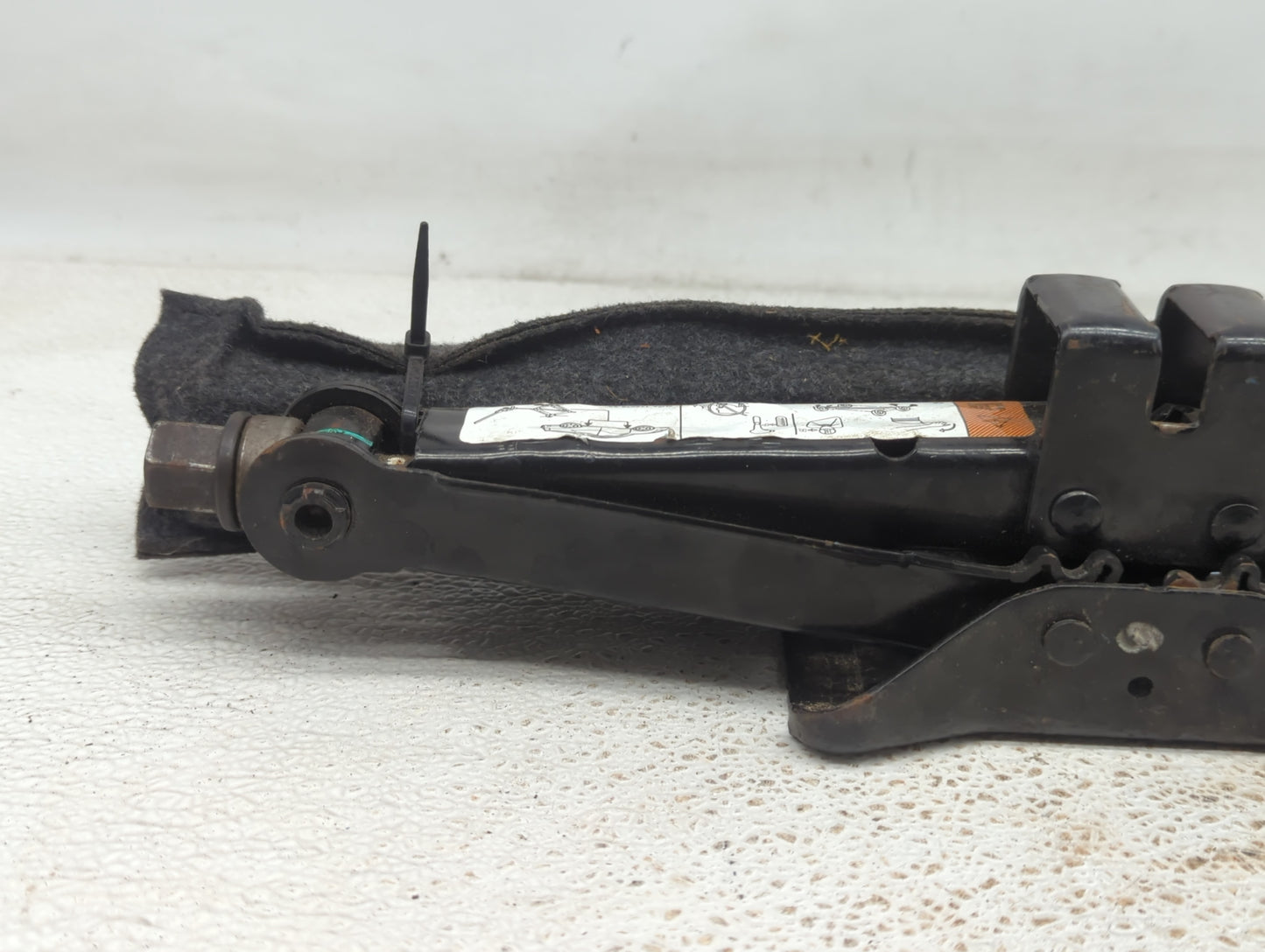 Ford Fusion Spare Scissor Car Jack - Oemusedautoparts1.com