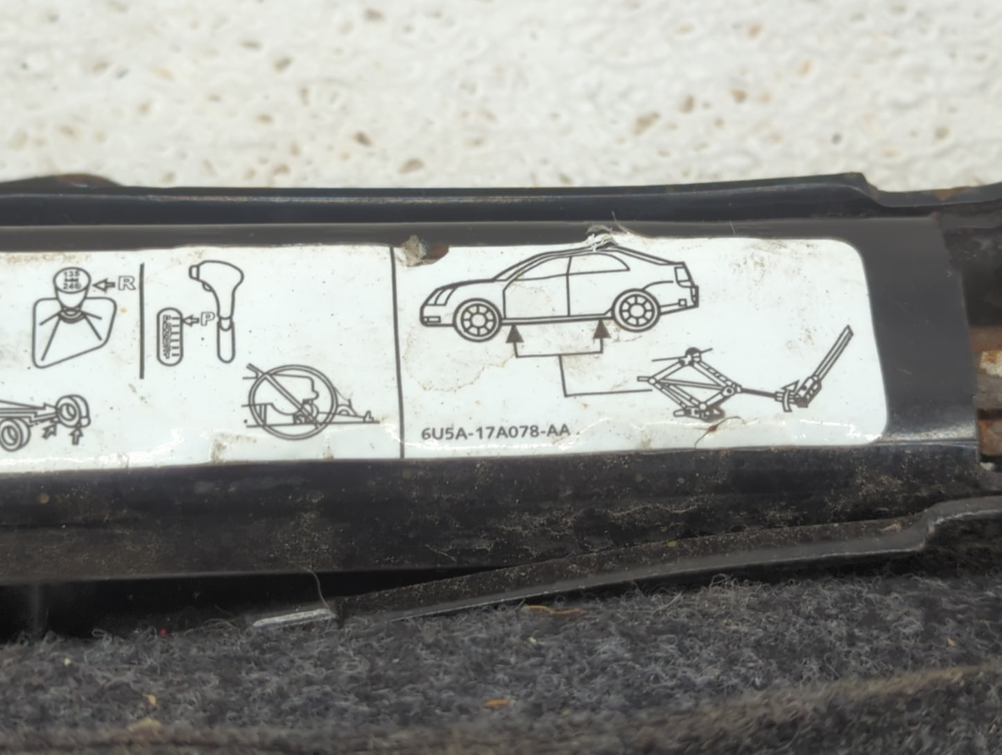 Ford Fusion Spare Scissor Car Jack - Oemusedautoparts1.com