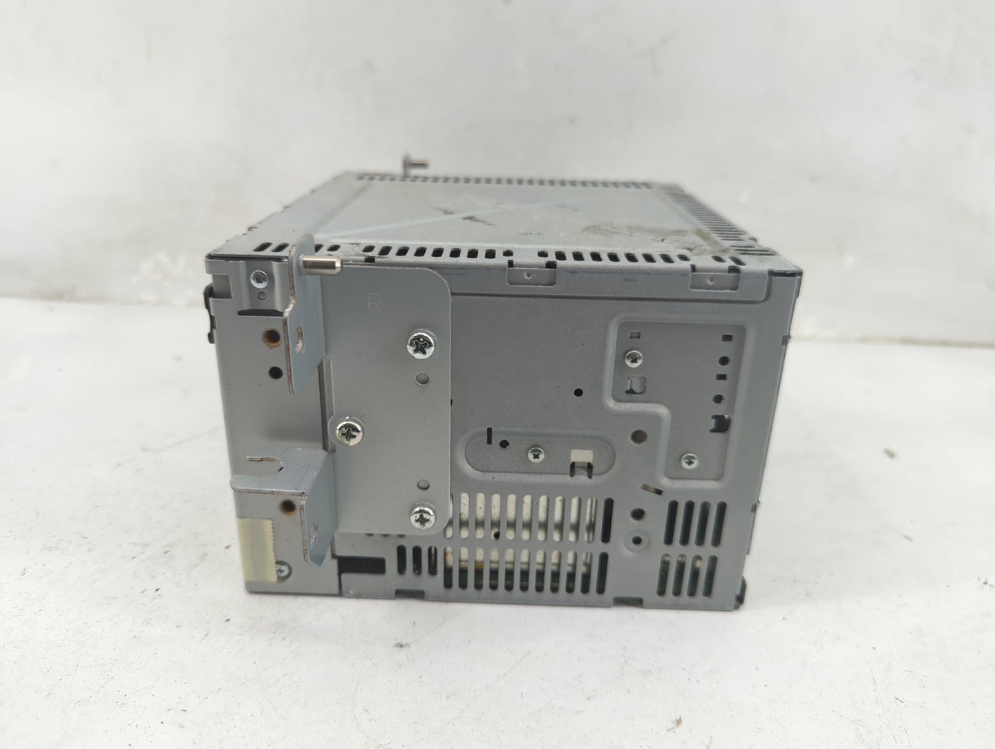 2010 Ford Fusion Radio AM FM Cd Player Receiver Replacement Fits OEM Used Auto Parts - Oemusedautoparts1.com