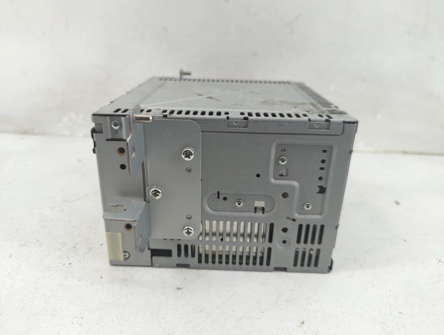 2010 Ford Fusion Radio AM FM Cd Player Receiver Replacement Fits OEM Used Auto Parts - Oemusedautoparts1.com