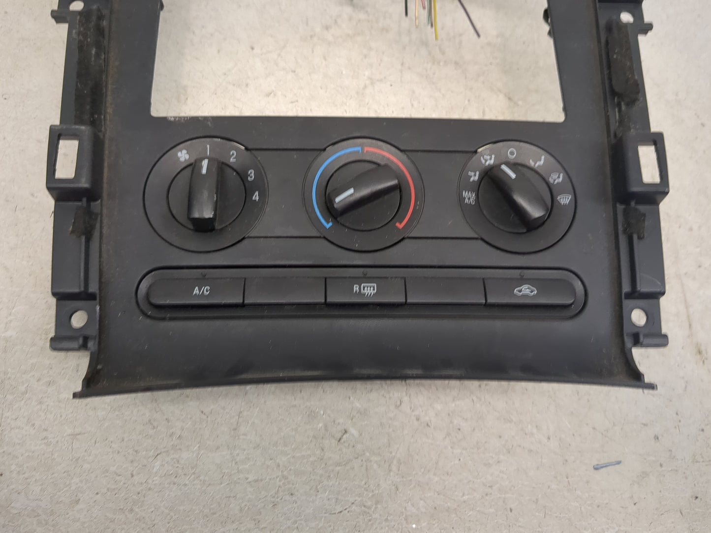 Ford Mustang Radio Control Panel 1467695 - Oemusedautoparts1.com