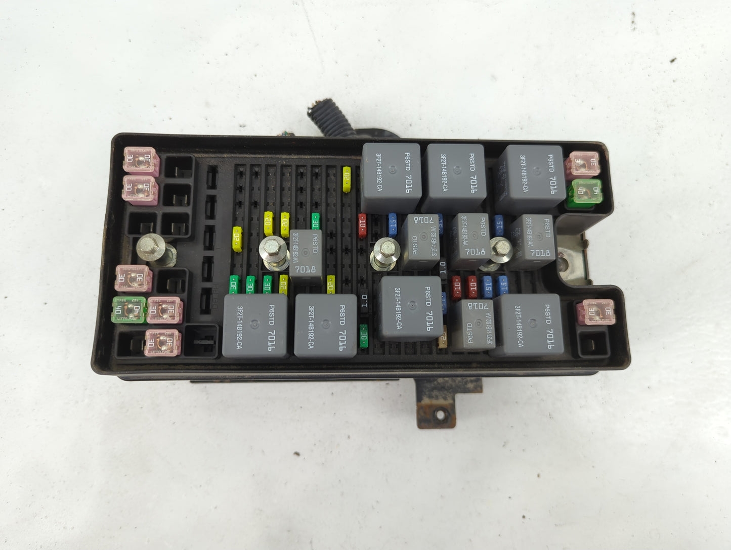 2005-2006 Ford Mustang Fusebox Fuse Box Panel Relay Module Fits Fits 2005 2006 OEM Used Auto Parts - Oemusedautoparts1.com