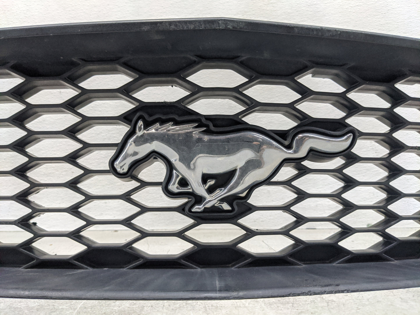 2005-2009 Ford Mustang Front Grille Bumper Not Included - Oemusedautoparts1.com