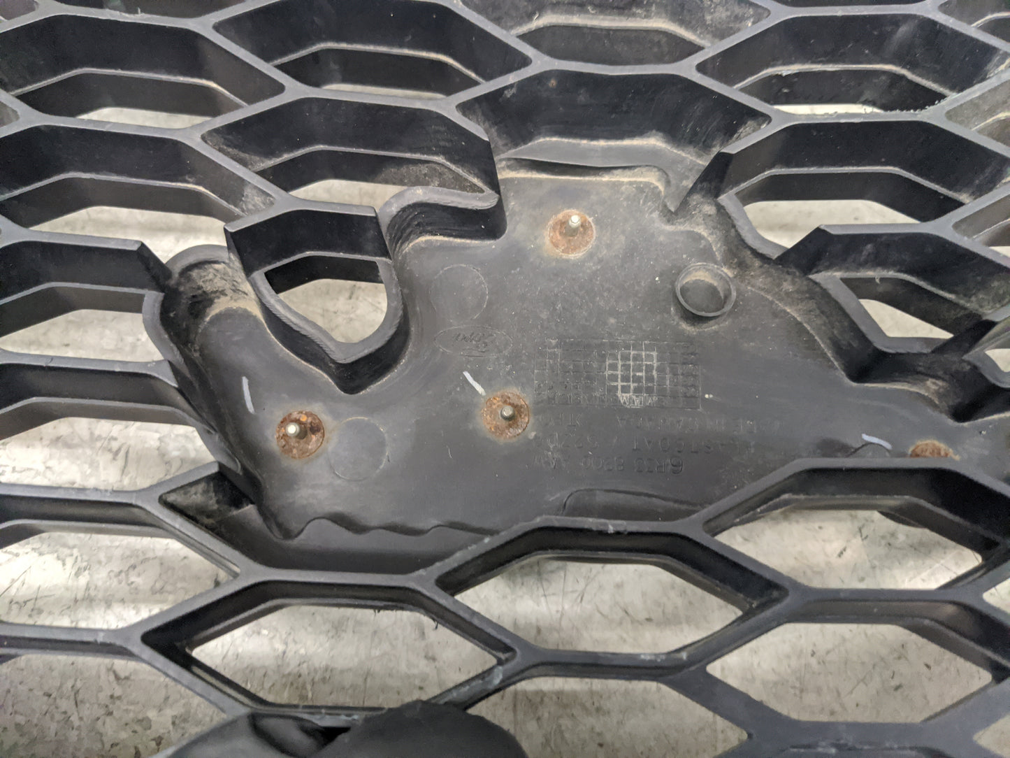 2005-2009 Ford Mustang Front Grille Bumper Not Included - Oemusedautoparts1.com