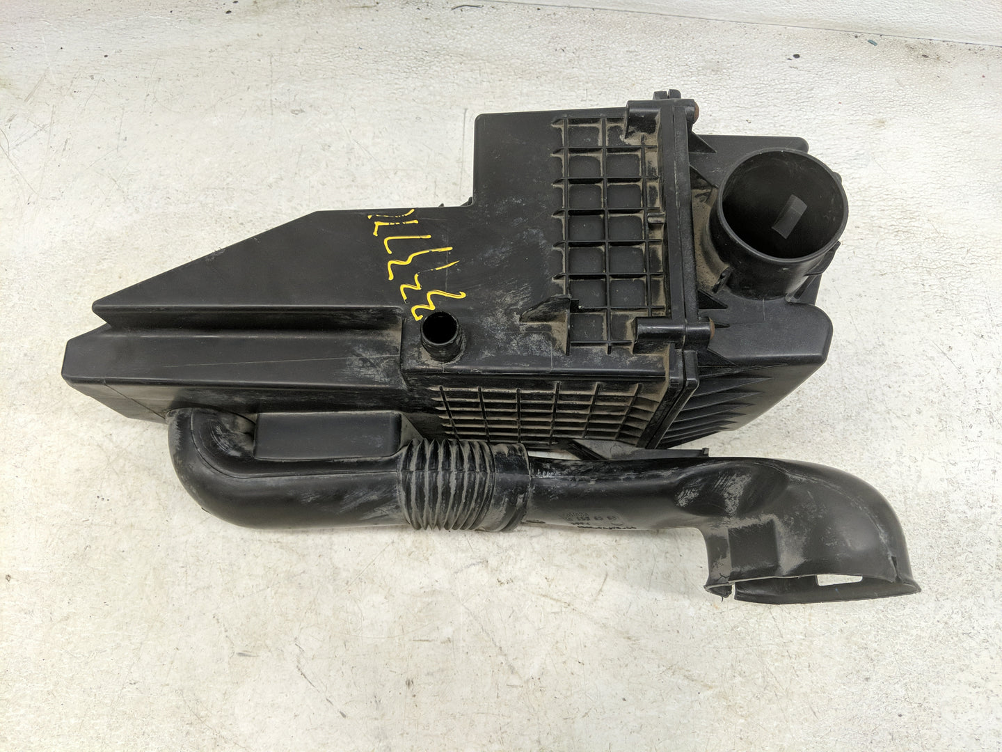 2013-2019 Ford Taurus Tail Light Assembly Driver Left OEM Fits Fits 2013 2014 2015 2016 2017 2018 2019 OEM Used Auto Parts -