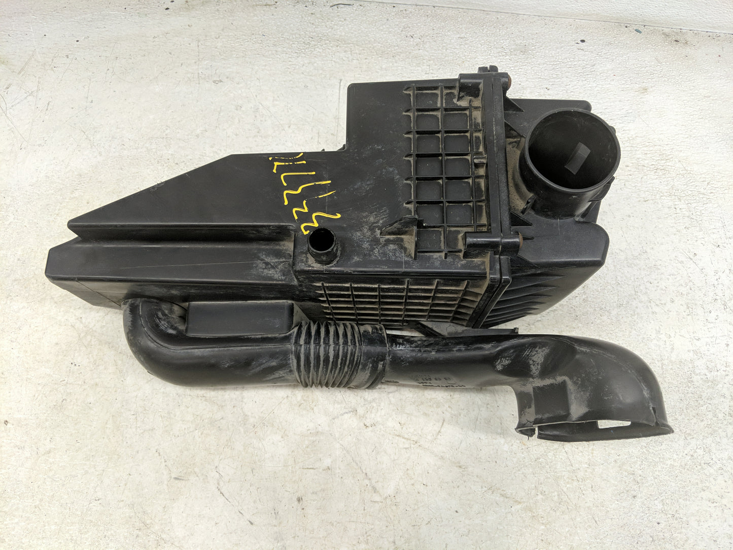 2013-2019 Ford Taurus Tail Light Assembly Driver Left OEM Fits Fits 2013 2014 2015 2016 2017 2018 2019 OEM Used Auto Parts -