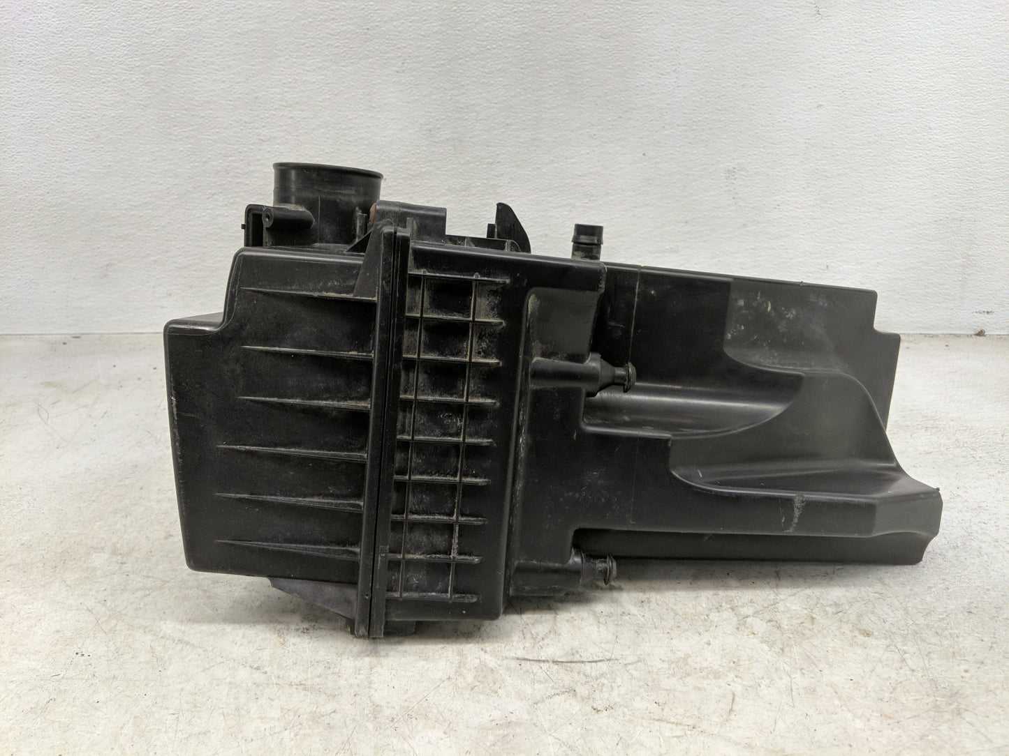 2013-2019 Ford Taurus Tail Light Assembly Driver Left OEM Fits Fits 2013 2014 2015 2016 2017 2018 2019 OEM Used Auto Parts -