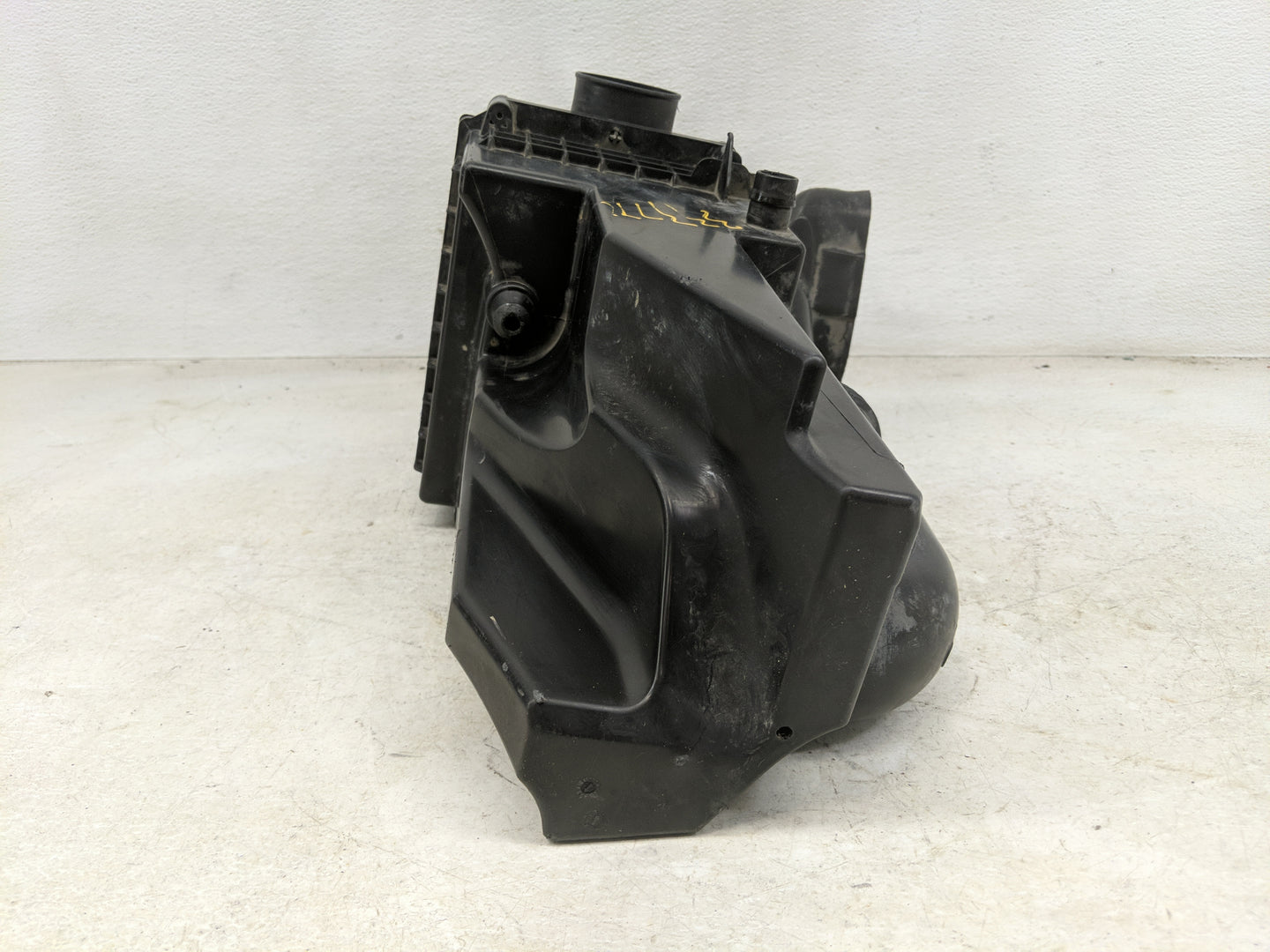 2013-2019 Ford Taurus Tail Light Assembly Driver Left OEM Fits Fits 2013 2014 2015 2016 2017 2018 2019 OEM Used Auto Parts -